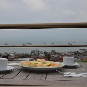 The Reina Hotel